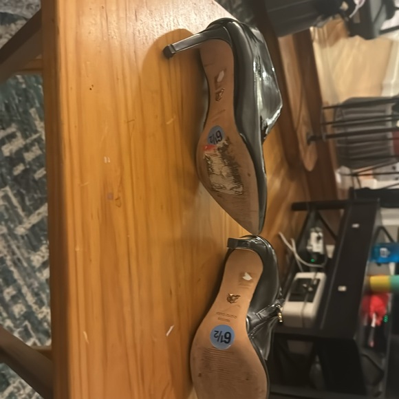 Vince Camuto ankle length patent leather booties - Picture 6 of 6